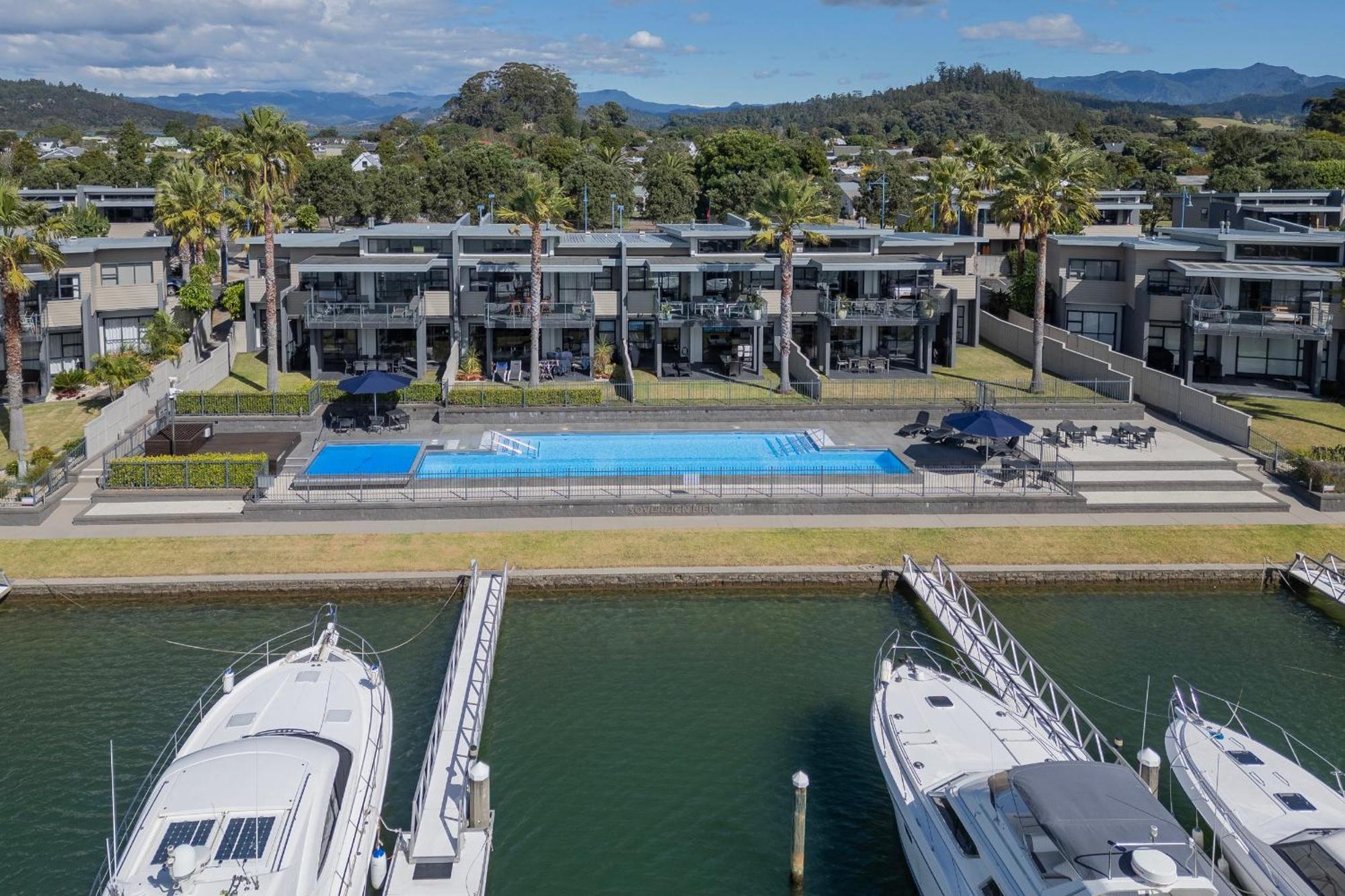 Sovereign Pier On The Waterways Whitianga Exterior photo