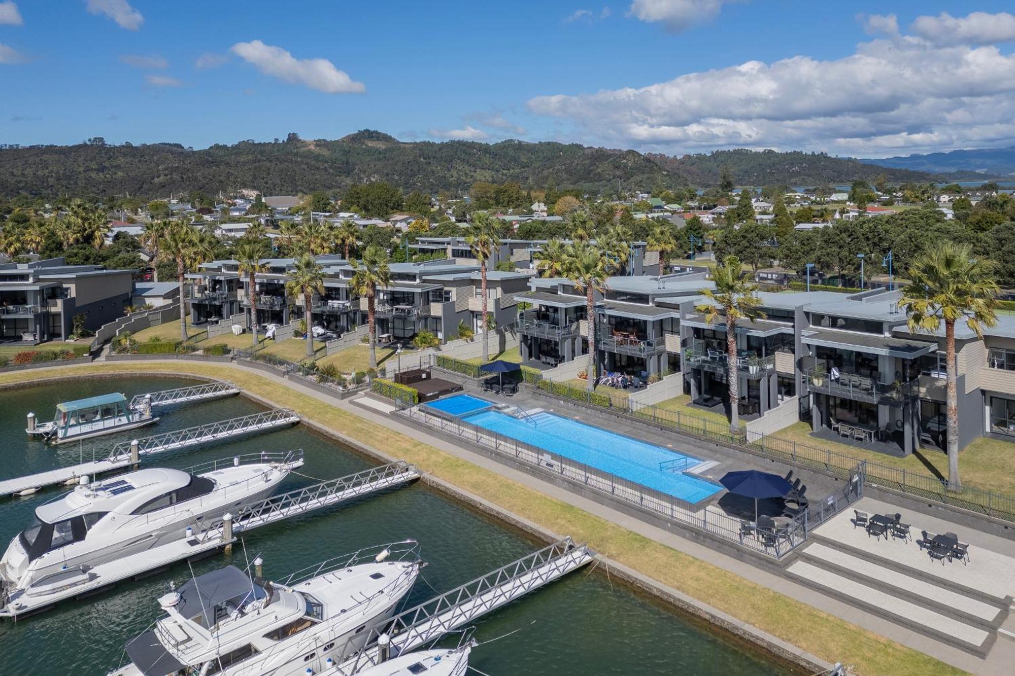 Sovereign Pier On The Waterways Whitianga Exterior photo