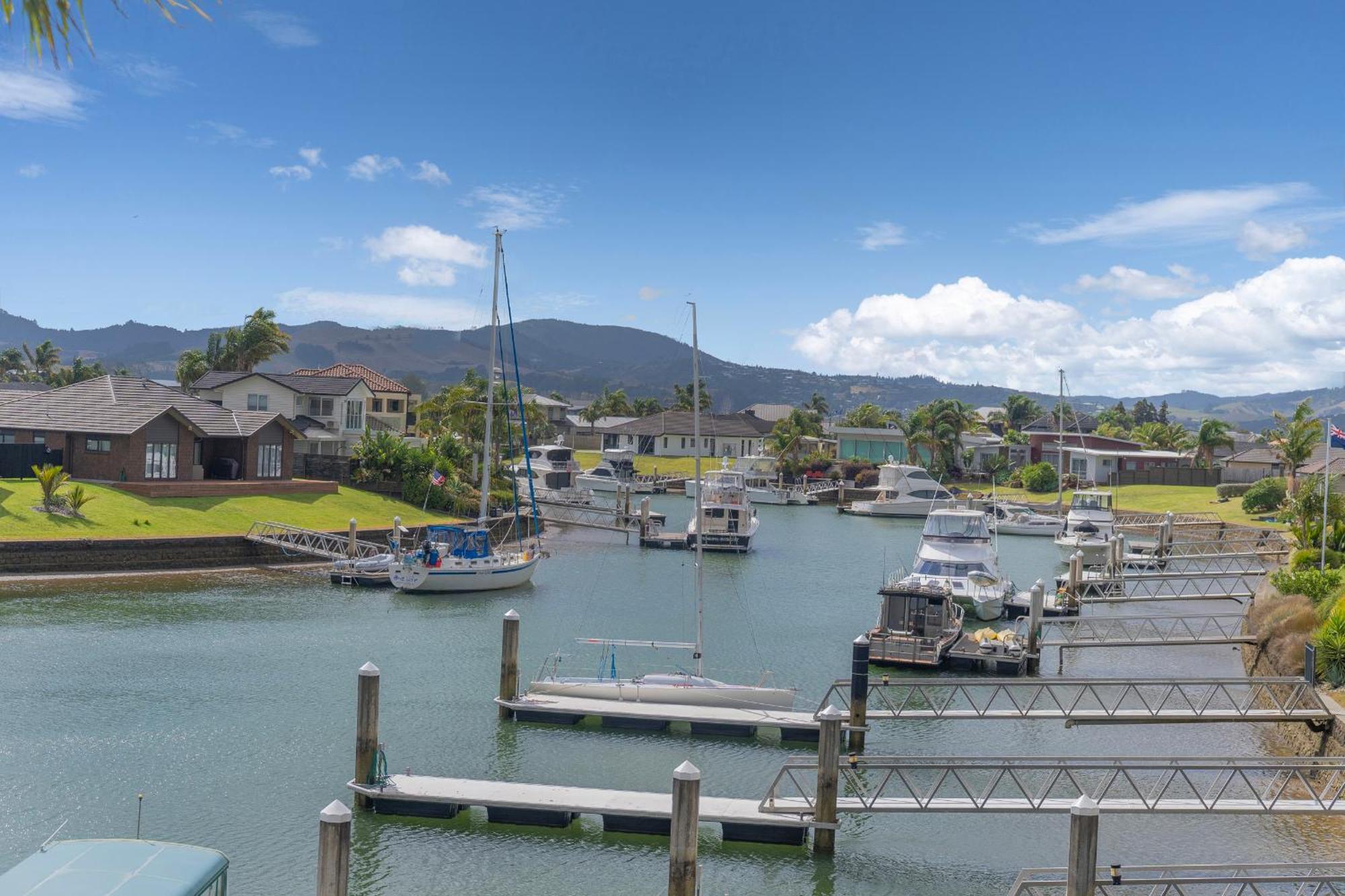 Sovereign Pier On The Waterways Whitianga Exterior photo